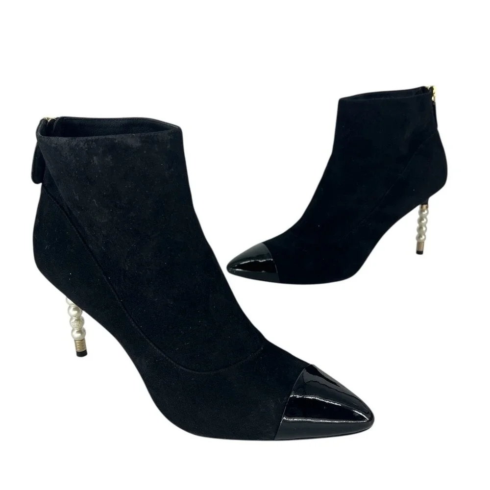 Chanel 2020 CC Suede Pearl Heel Cap Toe Logo Boots Black Size 40.5‎